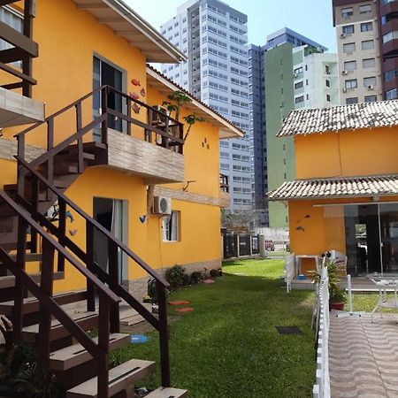 Cozinha Equipada Em Apartamento Para Alugar Em Torres Rs Exterior foto